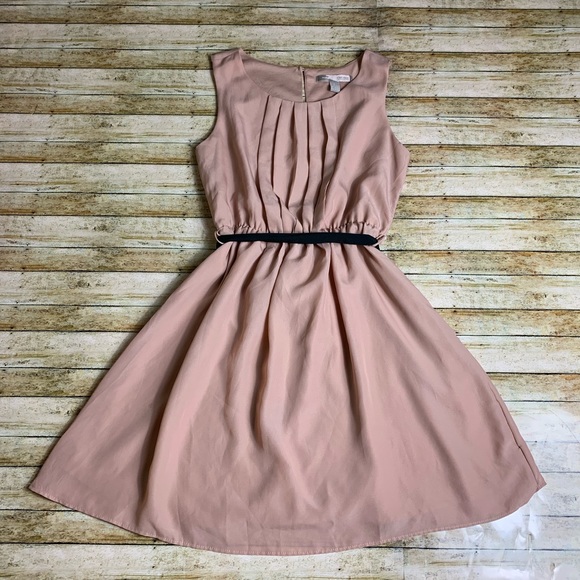 Forever 21 Dresses & Skirts - f21 mauve fit and flare dress black waist tie